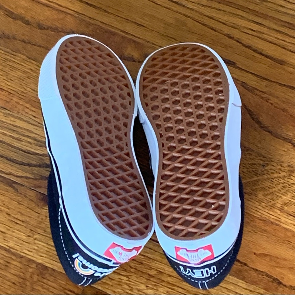 Vans Classic SlipOn Radically Happy Skate Shoe Sneaker Unisex NWT
Boys Kids Teen - Picture 14 of 16